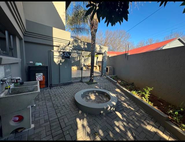 5 BEDROOM HOUSE FOR SALE IN CLUBVILLE